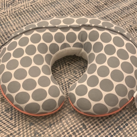 Gender Neutral Boppy pillow.  Great for babies newborn to 6 months - Picture 2 of 3